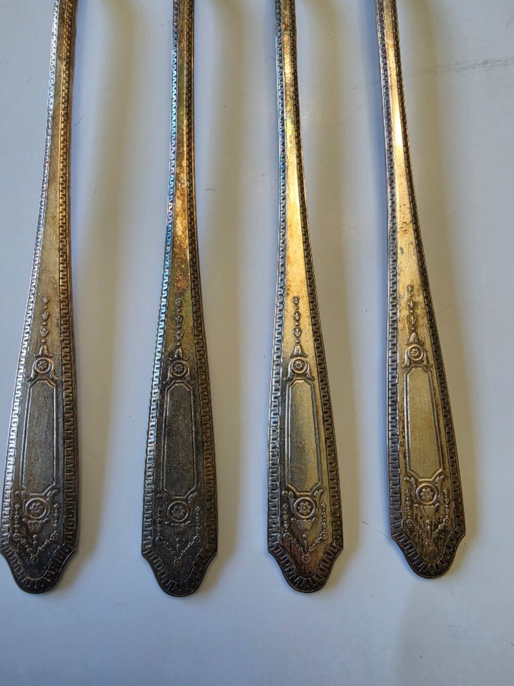 Vintage 4 set seafood/olives/pickle forks silverplate "Martinique"